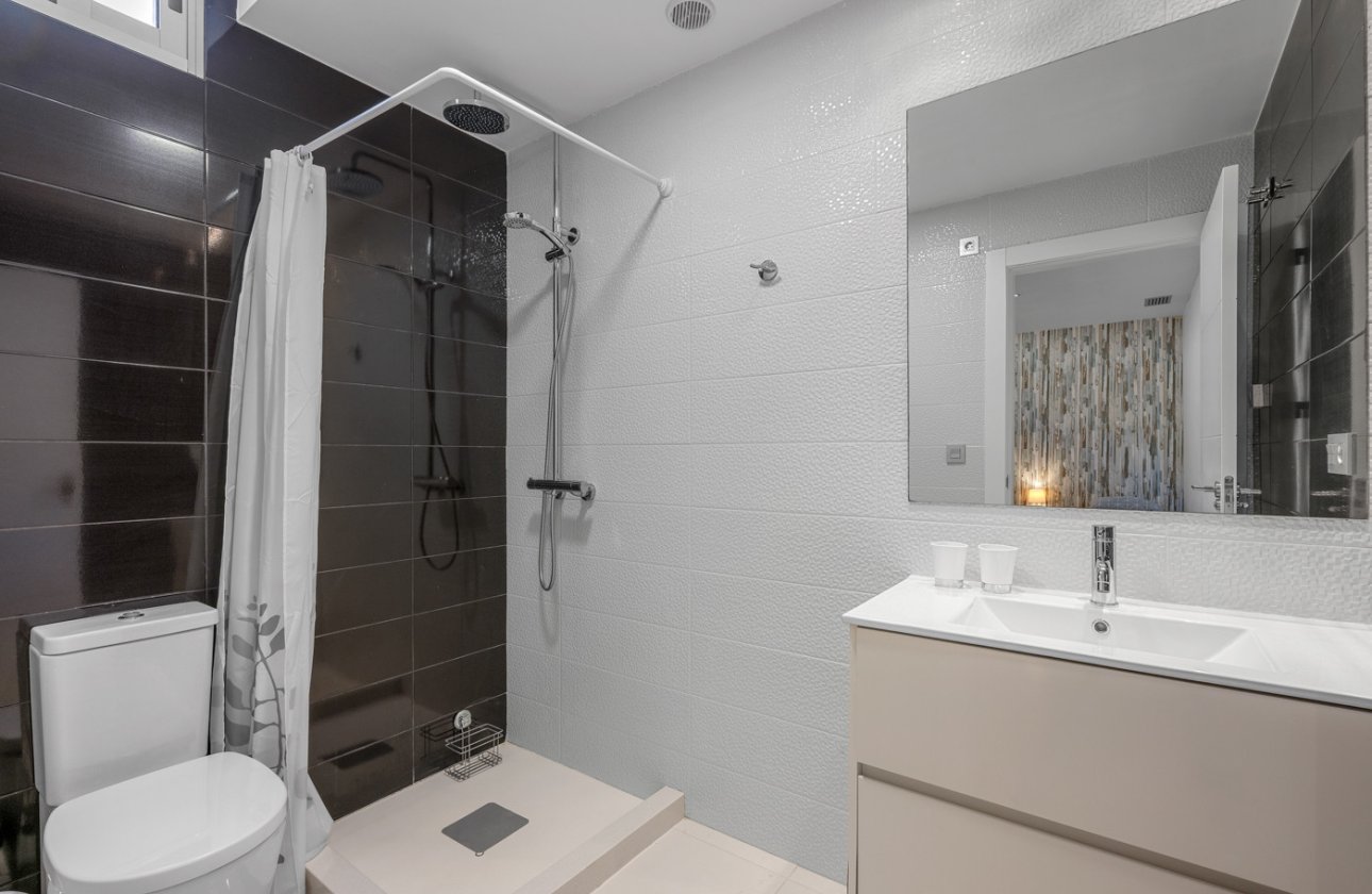 Resale - Villa -
Villamartin - Costa Blanca