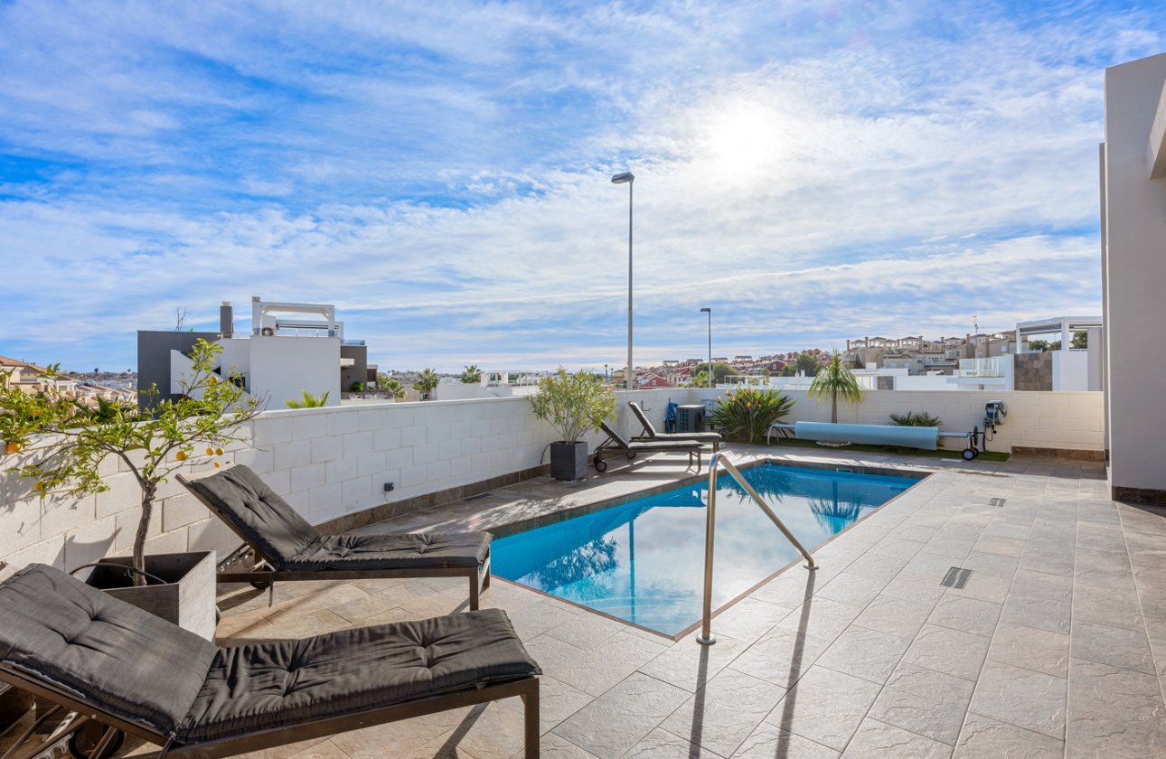 Resale - Villa -
Villamartin - Costa Blanca