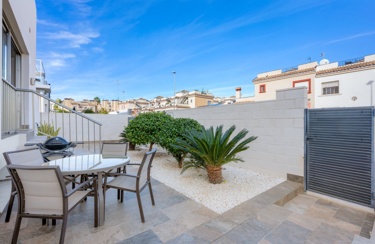 Resale - Villa -
Villamartin - Costa Blanca