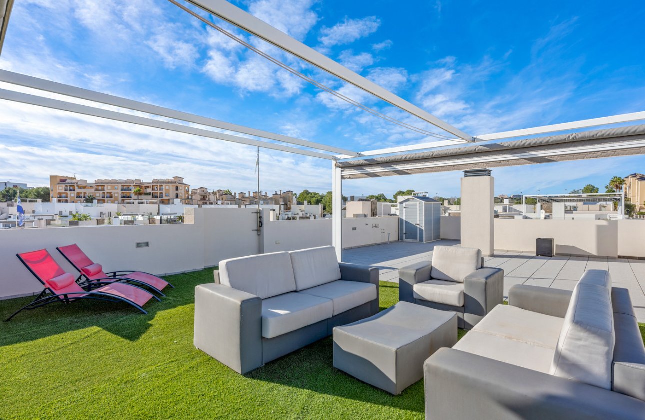 Resale - Villa -
Villamartin - Costa Blanca