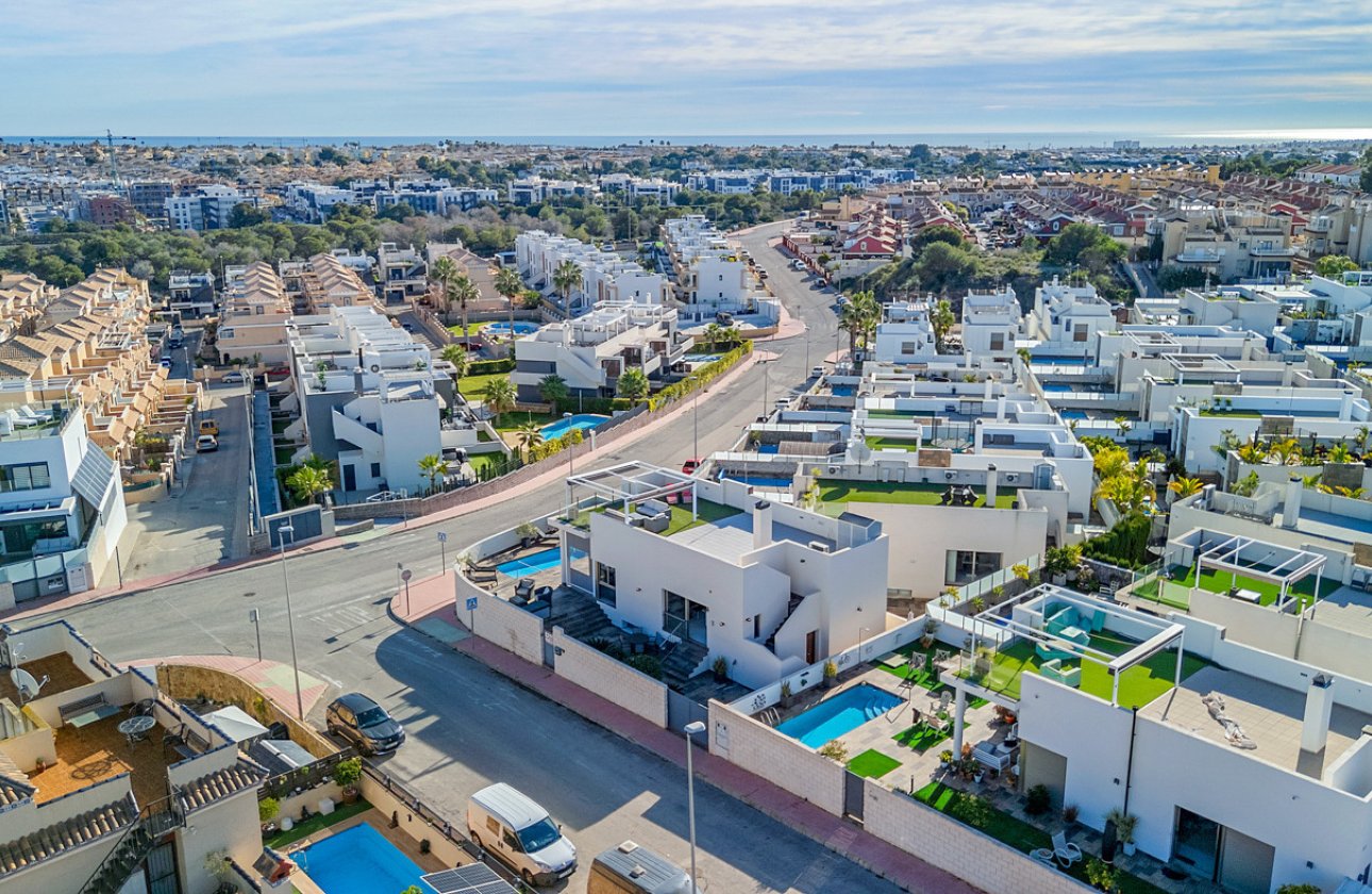 Resale - Villa -
Villamartin - Costa Blanca