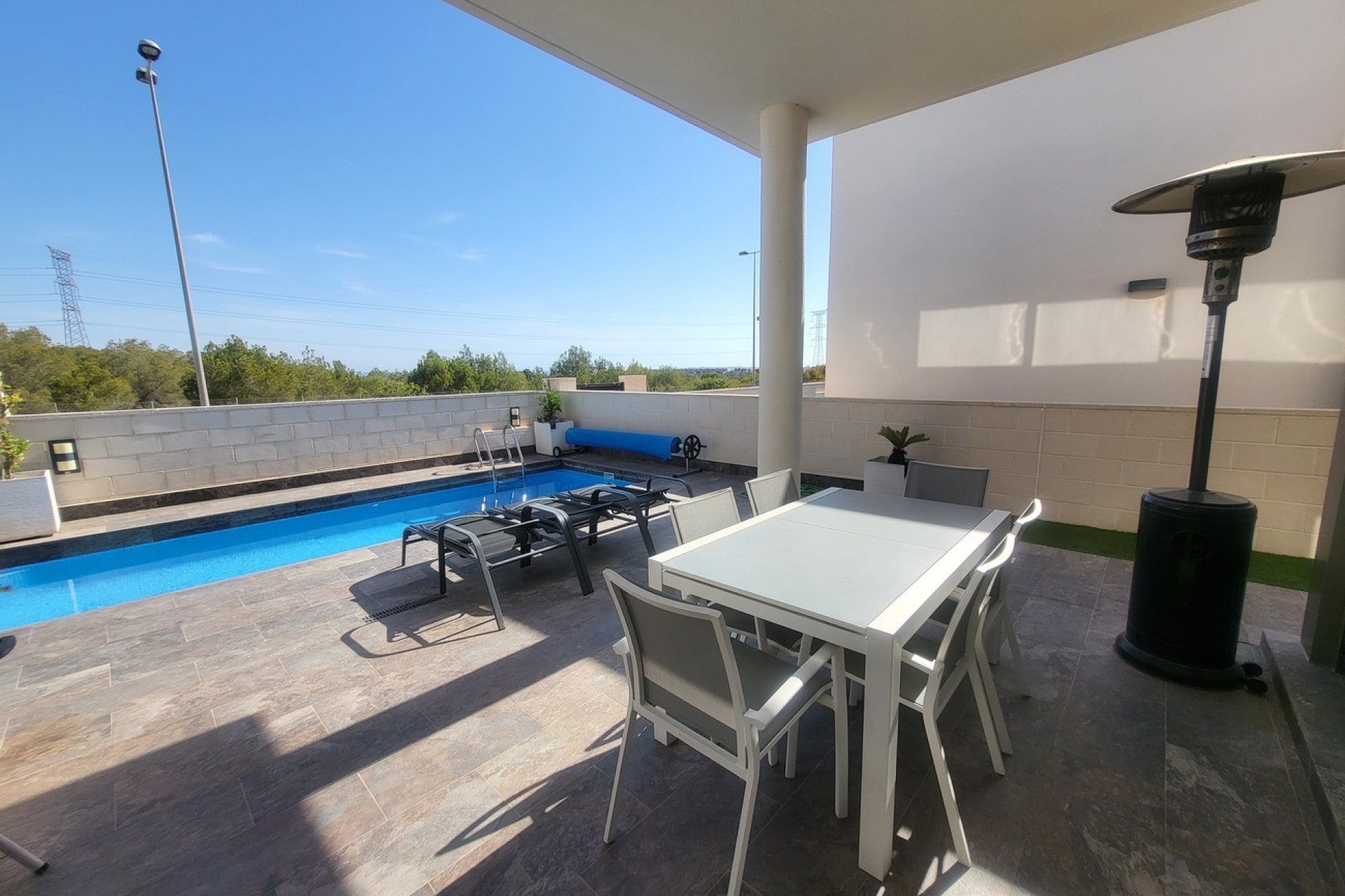 Resale - Villa -
Villamartin - Costa Blanca