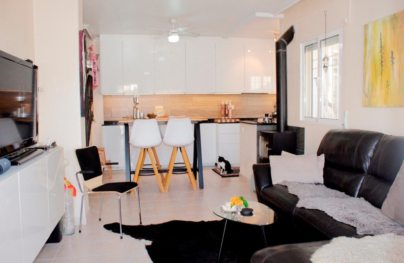 Resale - Villa -
Villamartin - Costa Blanca