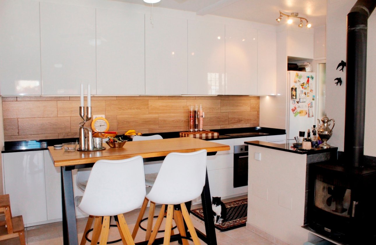 Resale - Villa -
Villamartin - Costa Blanca