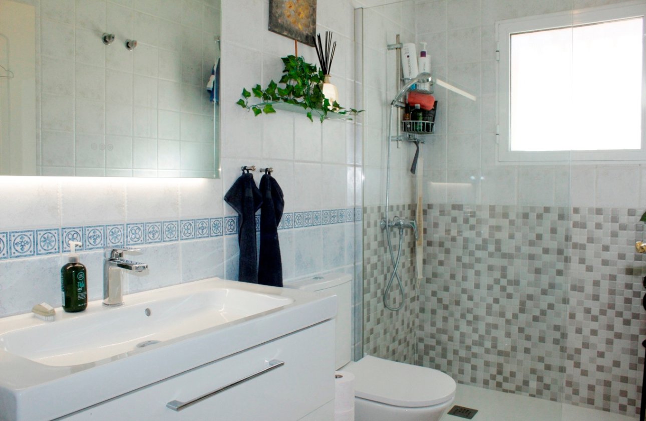 Resale - Villa -
Villamartin - Costa Blanca