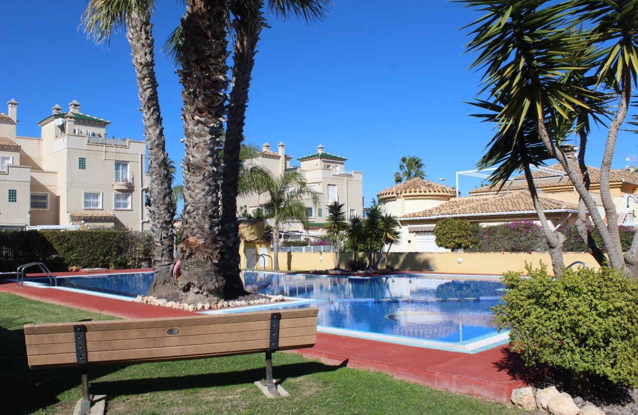 Resale - Villa -
Villamartin - Costa Blanca