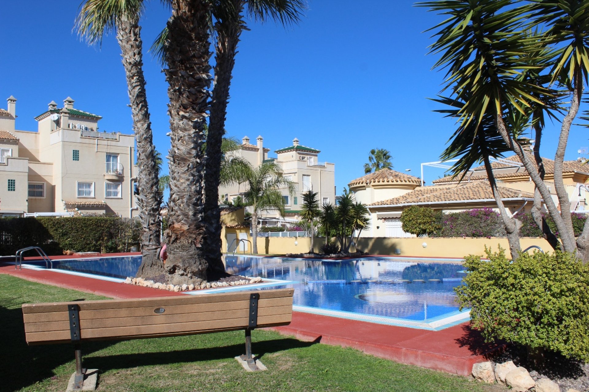 Resale - Villa -
Villamartin - Costa Blanca