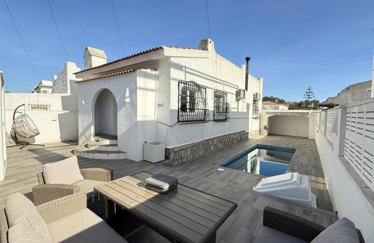 Resale - Villa -
Villamartin - Costa Blanca