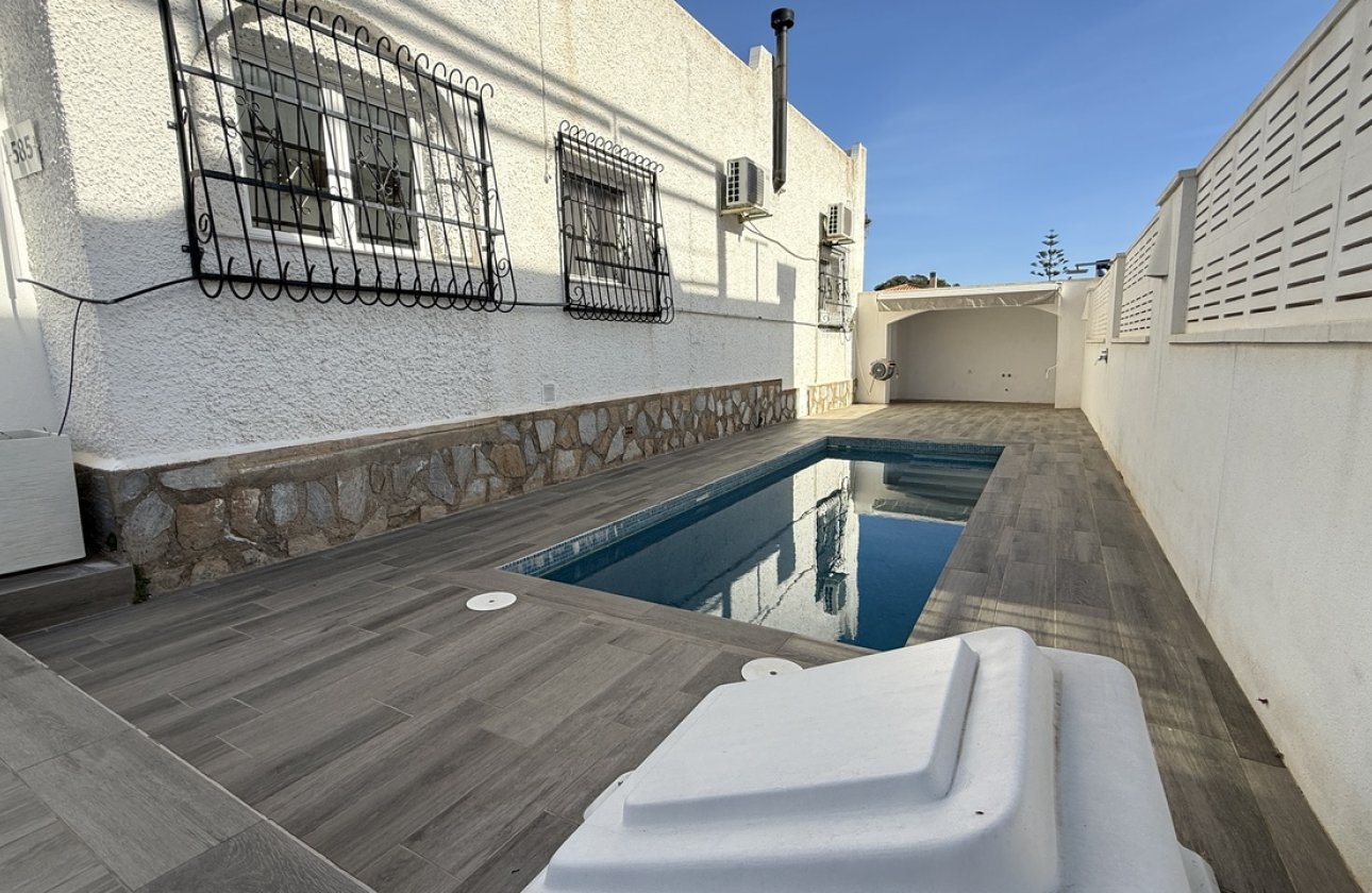 Resale - Villa -
Villamartin - Costa Blanca