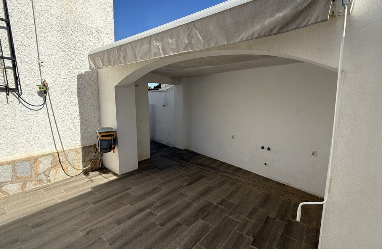 Resale - Villa -
Villamartin - Costa Blanca