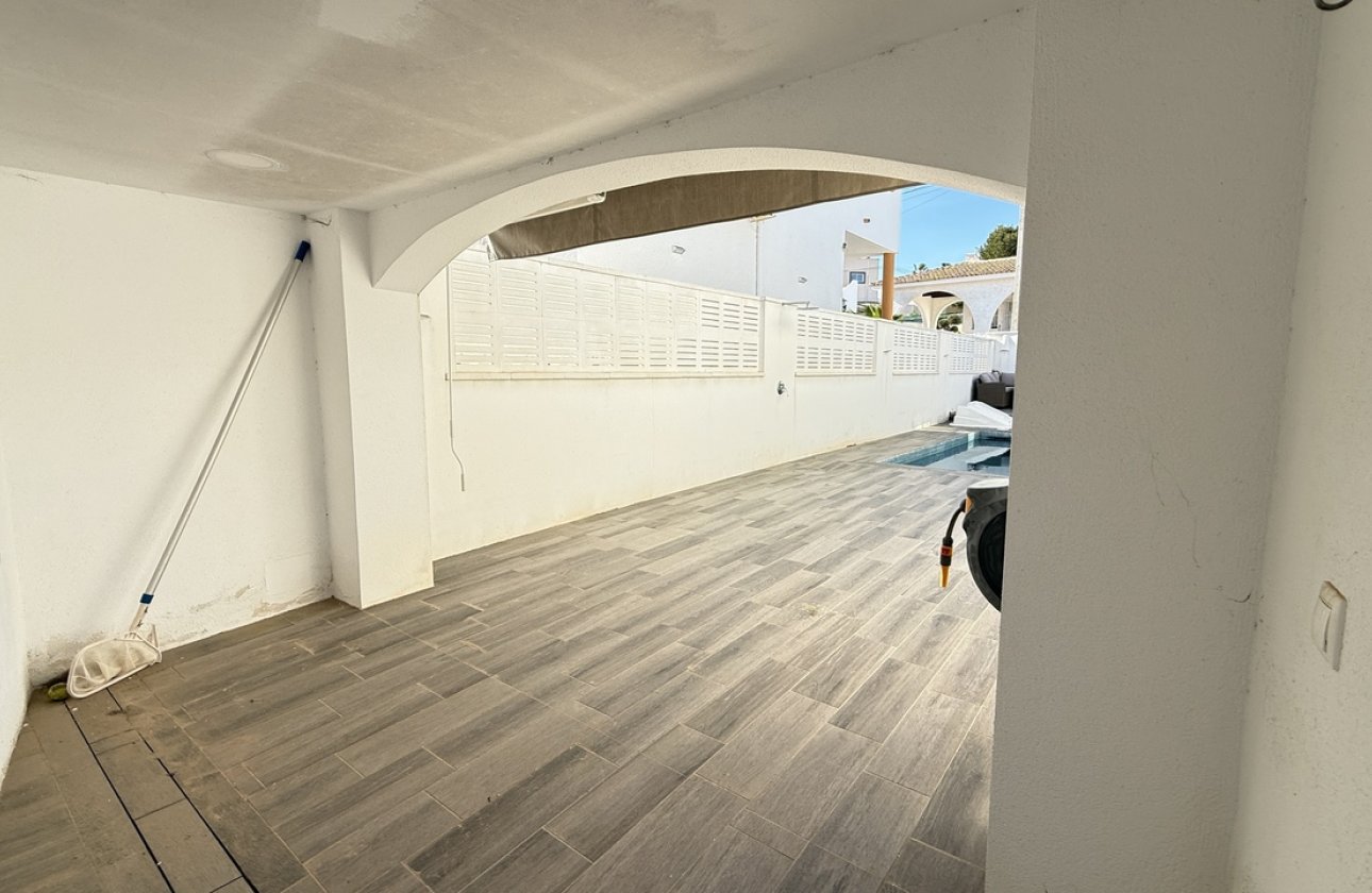 Resale - Villa -
Villamartin - Costa Blanca