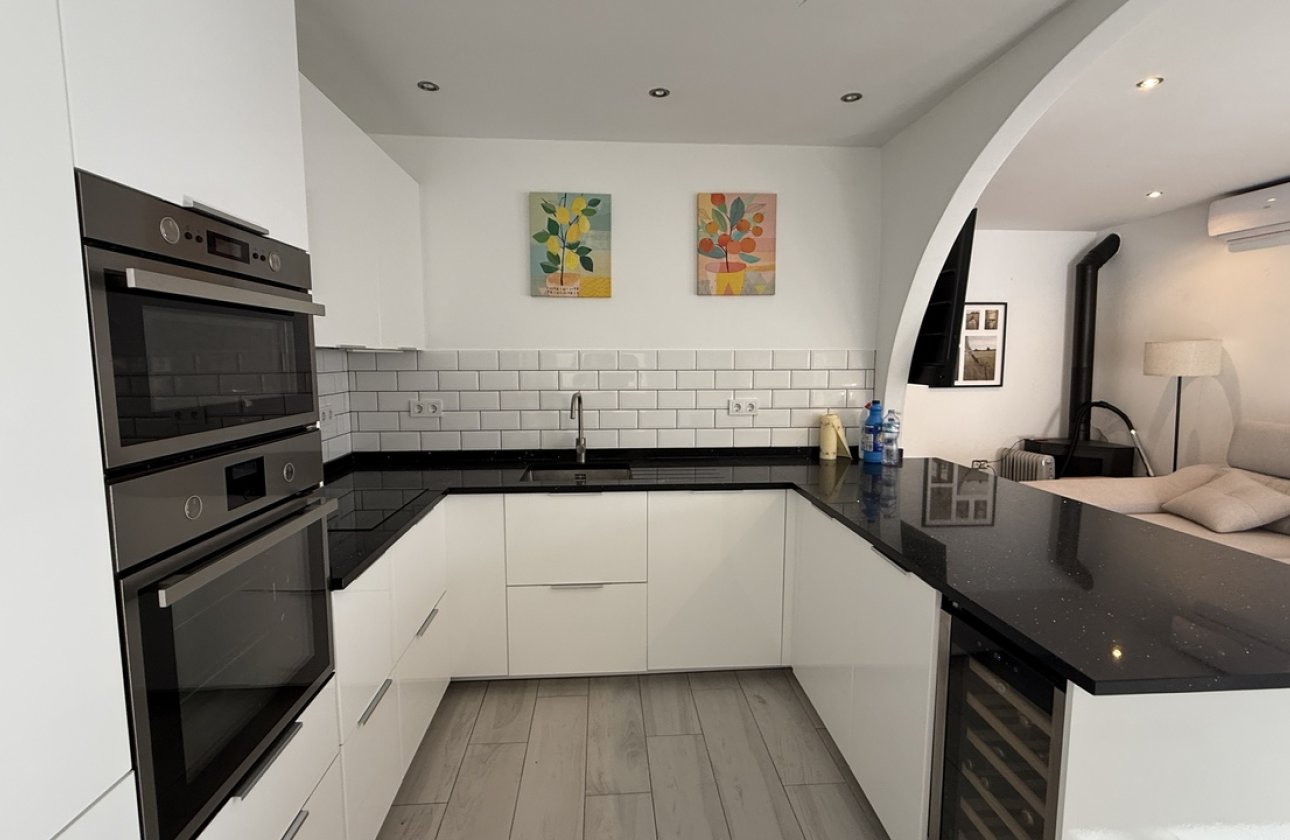 Resale - Villa -
Villamartin - Costa Blanca