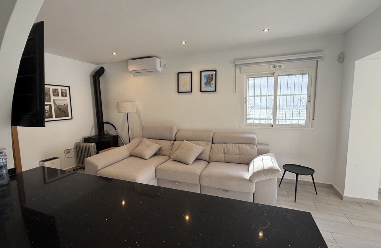 Resale - Villa -
Villamartin - Costa Blanca