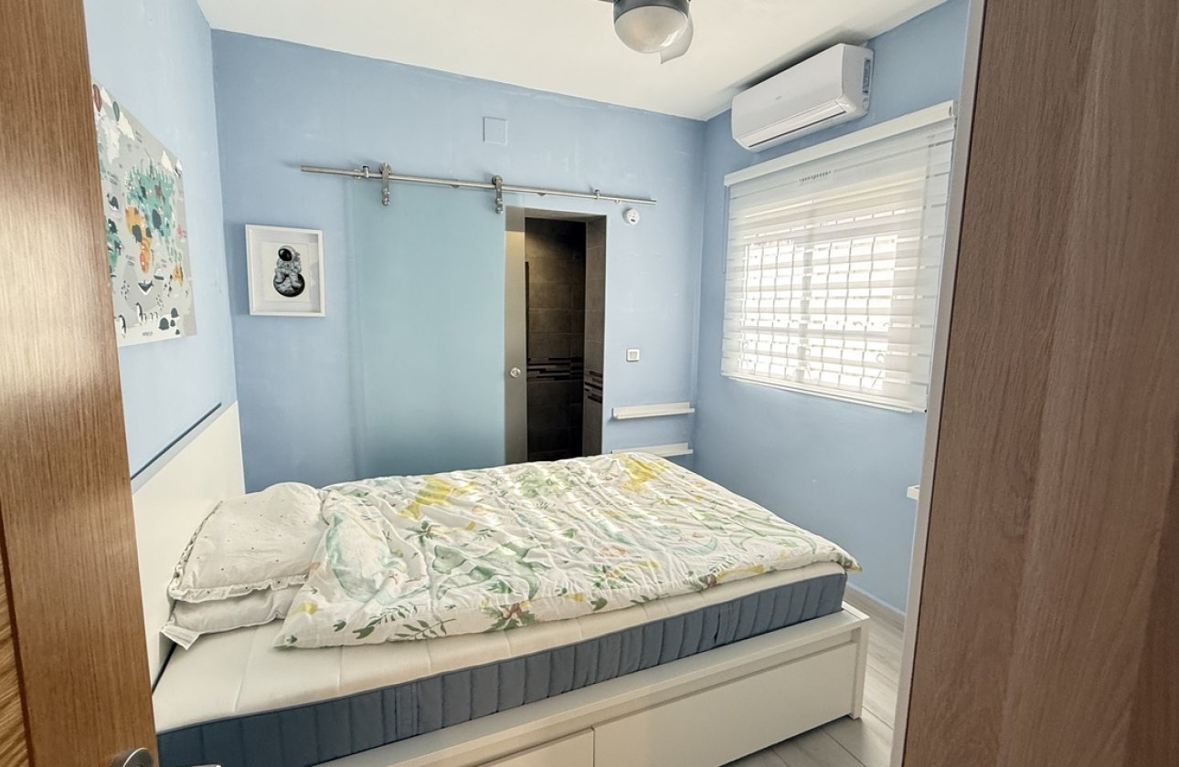 Resale - Villa -
Villamartin - Costa Blanca