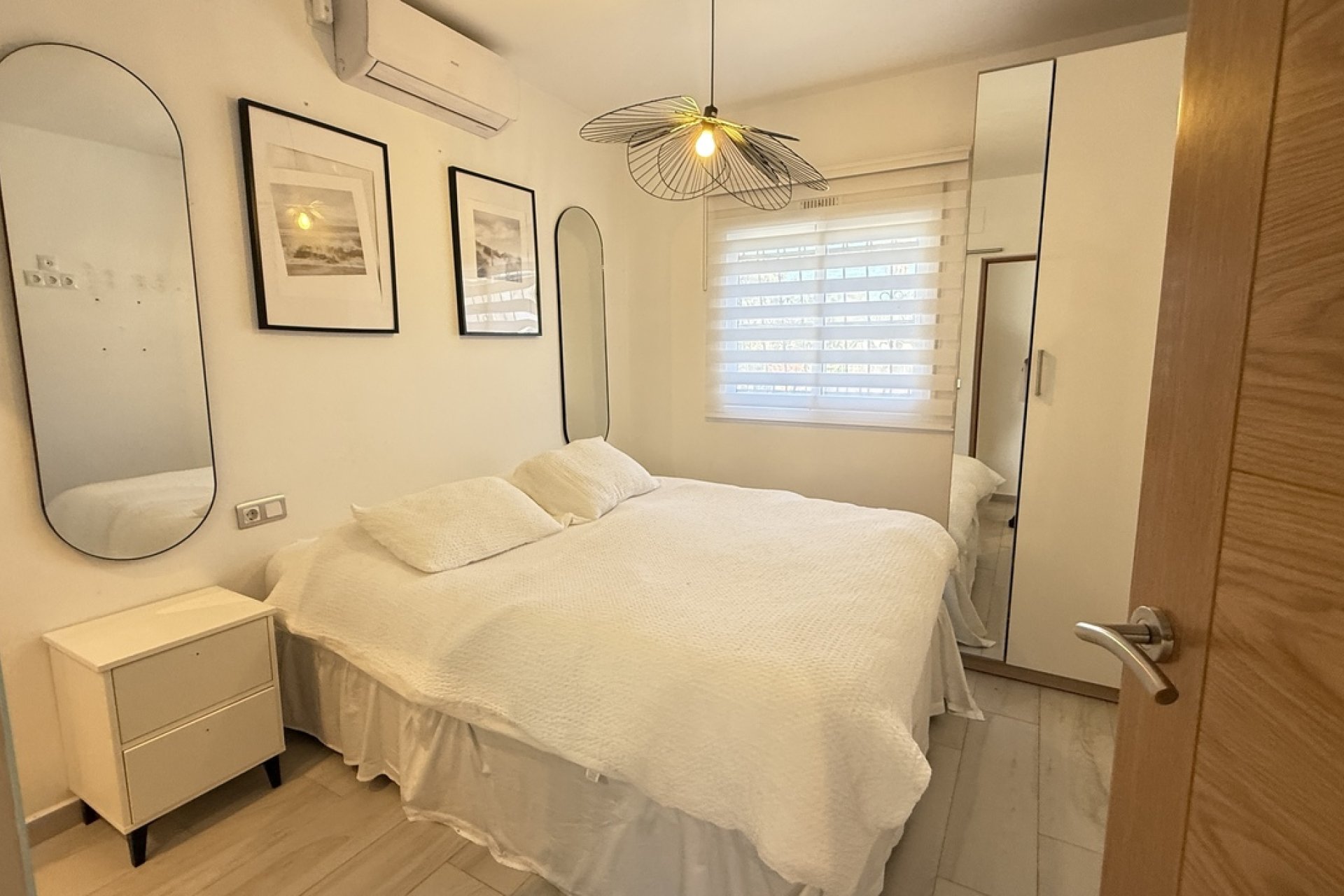 Resale - Villa -
Villamartin - Costa Blanca