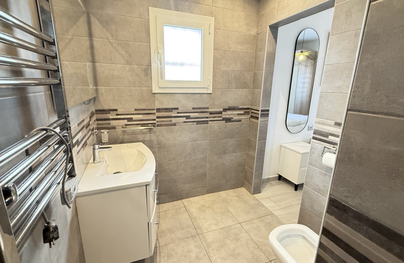 Resale - Villa -
Villamartin - Costa Blanca