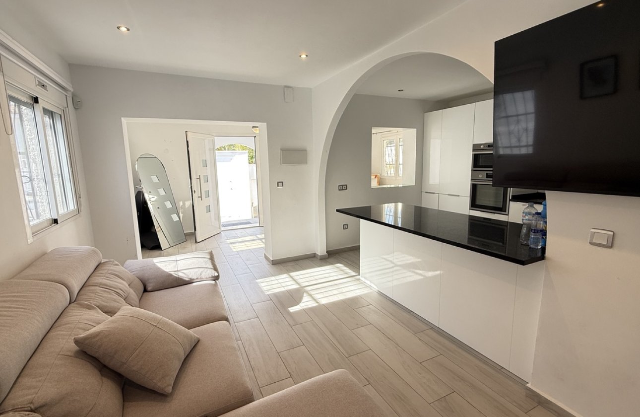 Resale - Villa -
Villamartin - Costa Blanca