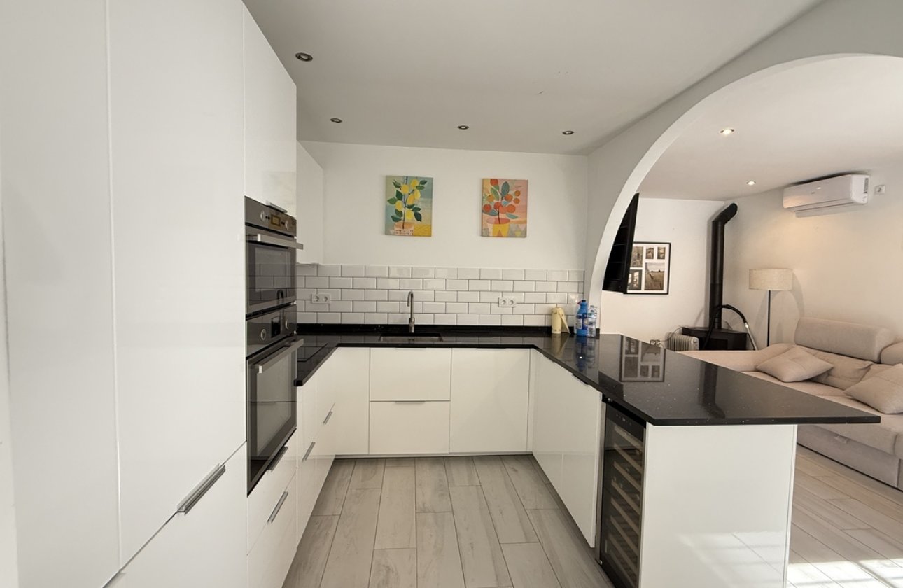 Resale - Villa -
Villamartin - Costa Blanca