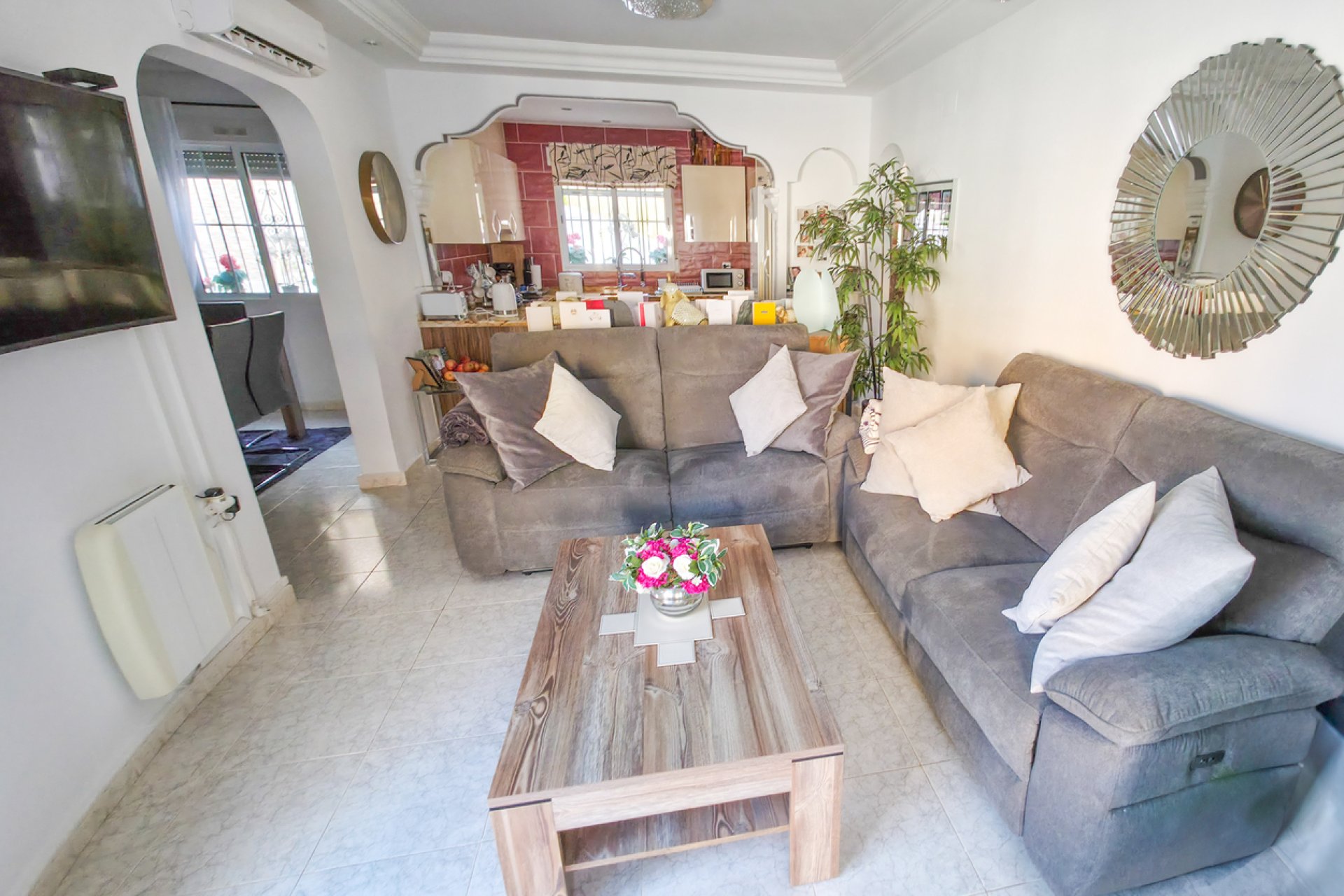 Resale - Villa -
Villamartin - Costa Blanca