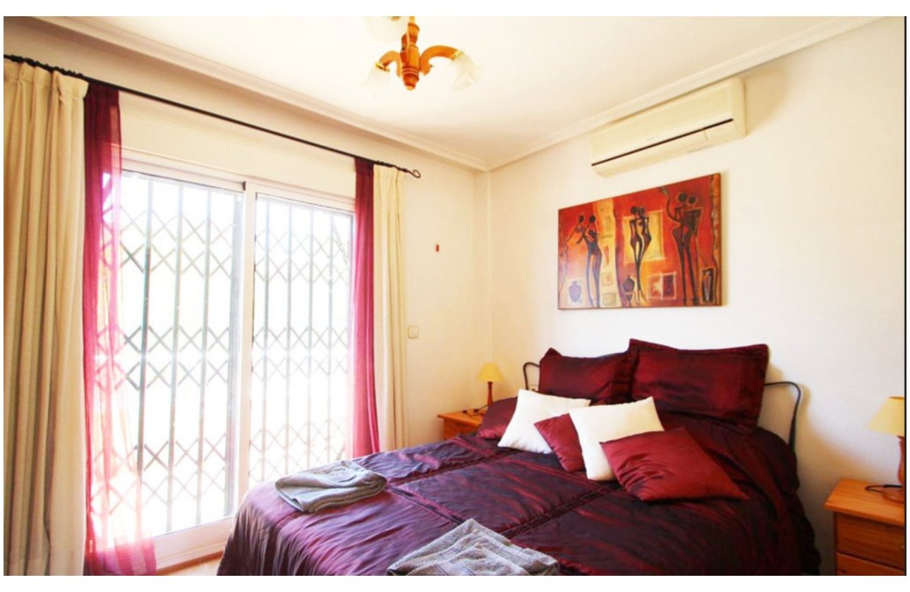 Resale - Villa -
Villamartin - Costa Blanca