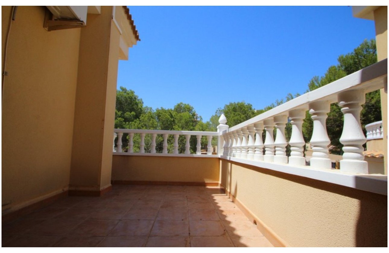 Resale - Villa -
Villamartin - Costa Blanca