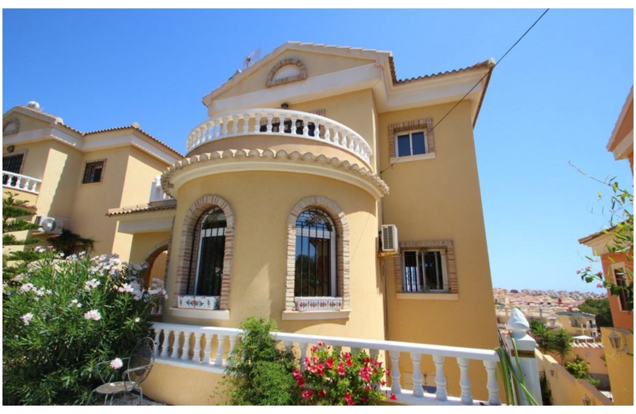 Resale - Villa -
Villamartin - Costa Blanca