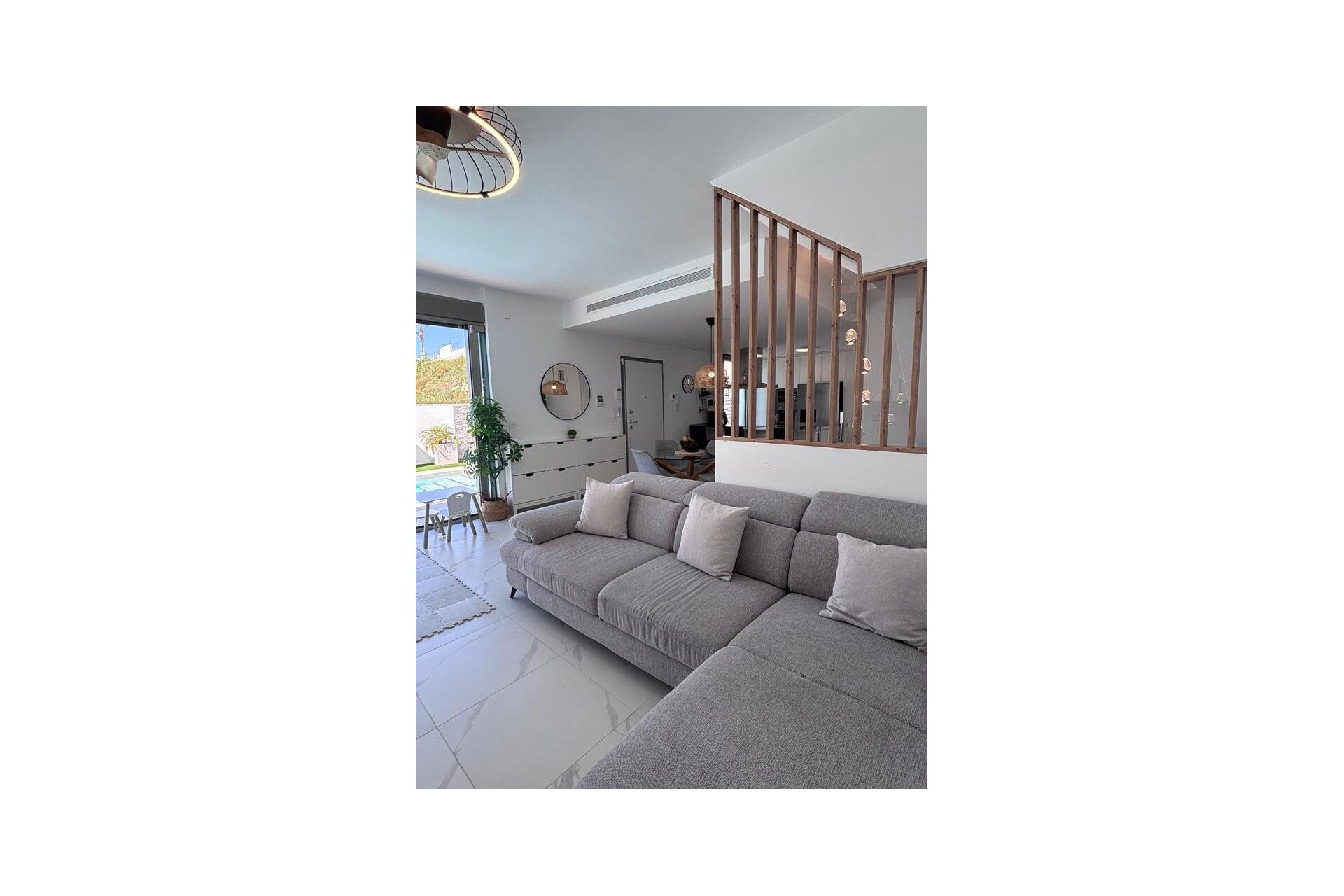 Resale - Villa -
Villamartin - Costa Blanca