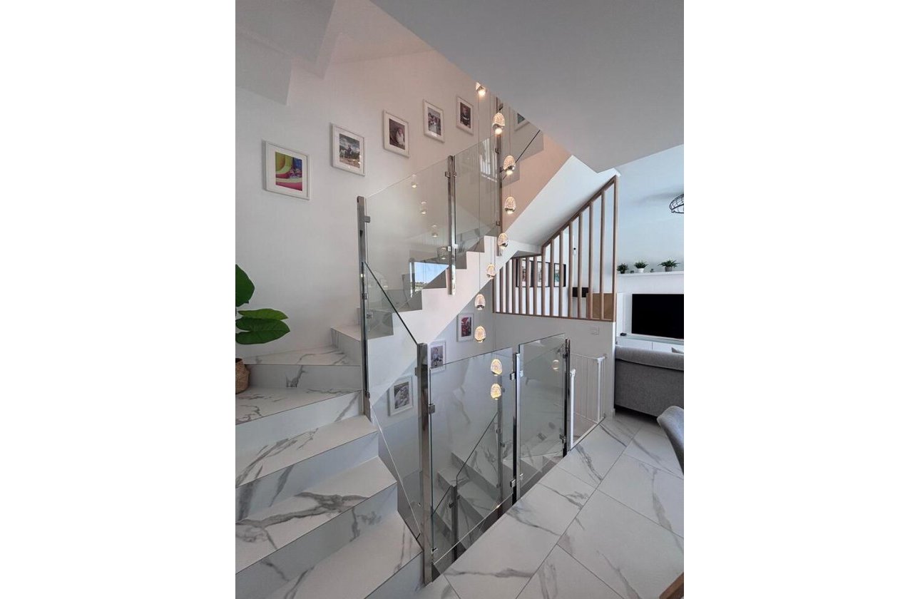 Resale - Villa -
Villamartin - Costa Blanca