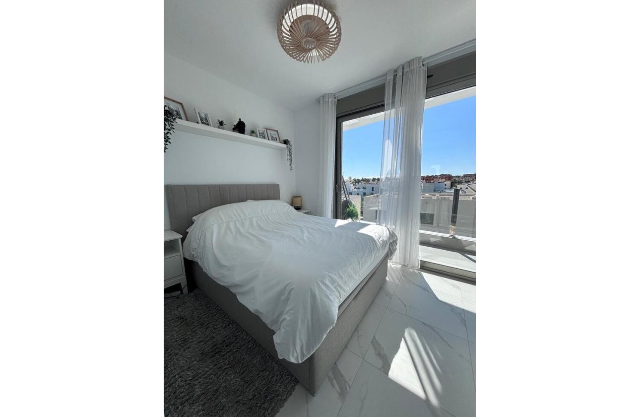 Resale - Villa -
Villamartin - Costa Blanca