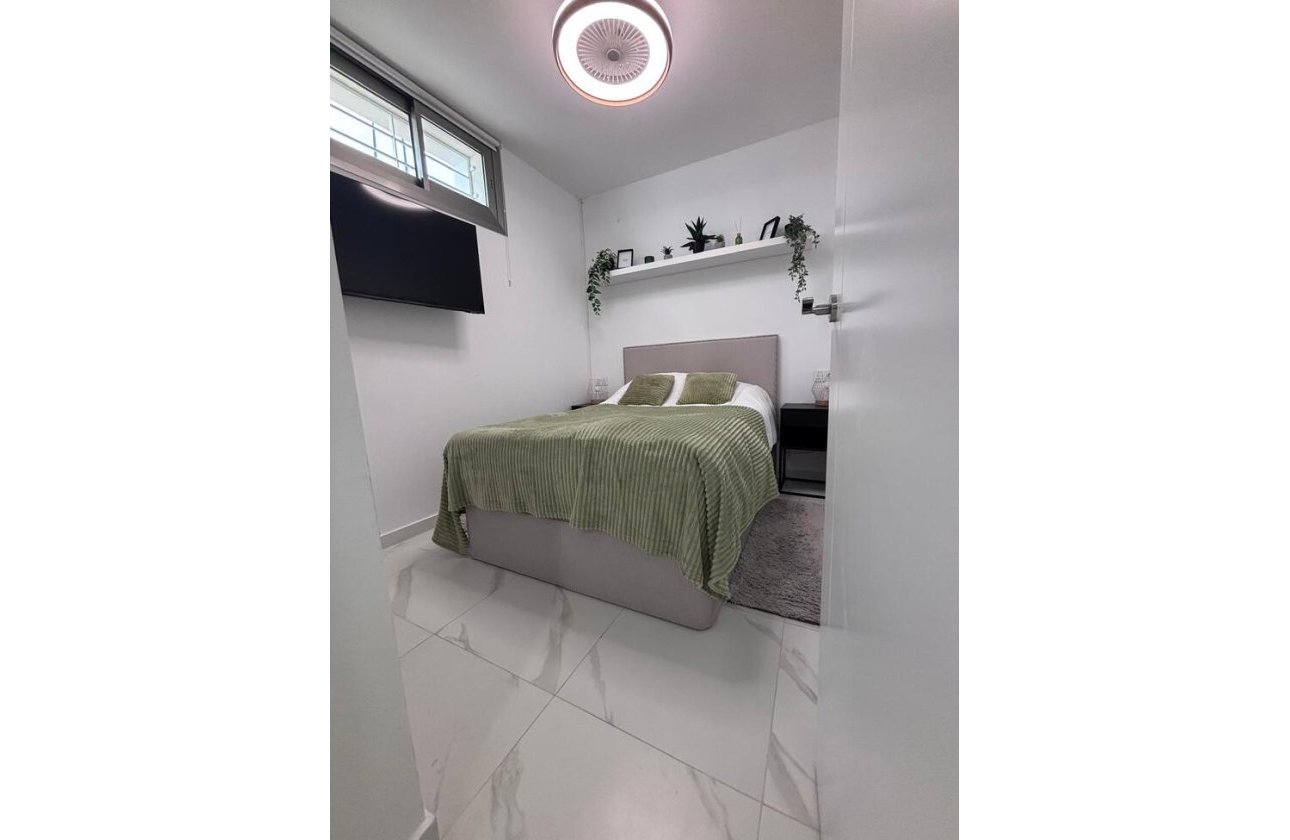 Resale - Villa -
Villamartin - Costa Blanca