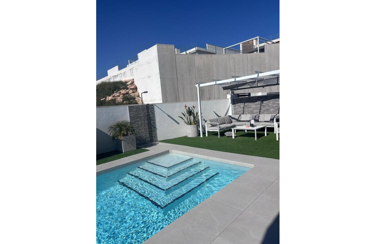 Resale - Villa -
Villamartin - Costa Blanca