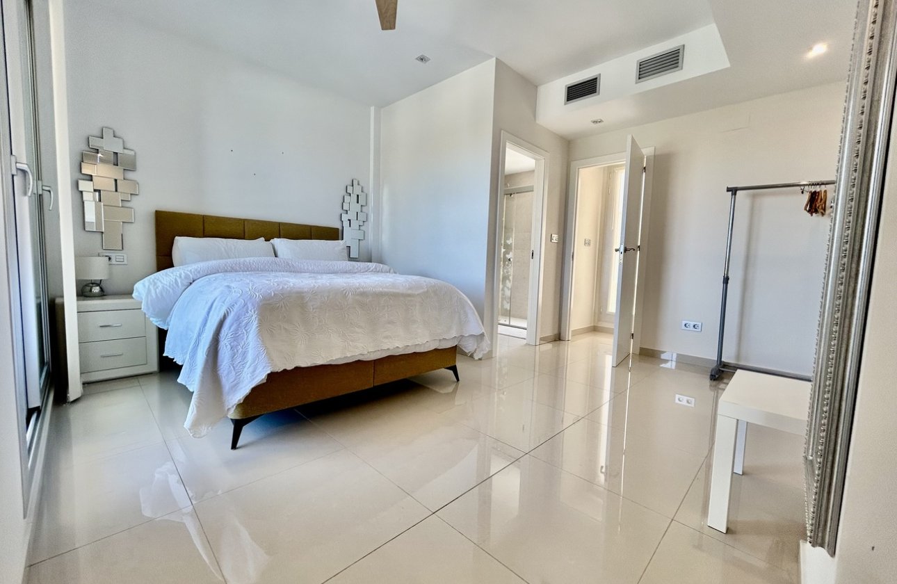 Resale - Villa -
Villamartin - Costa Blanca