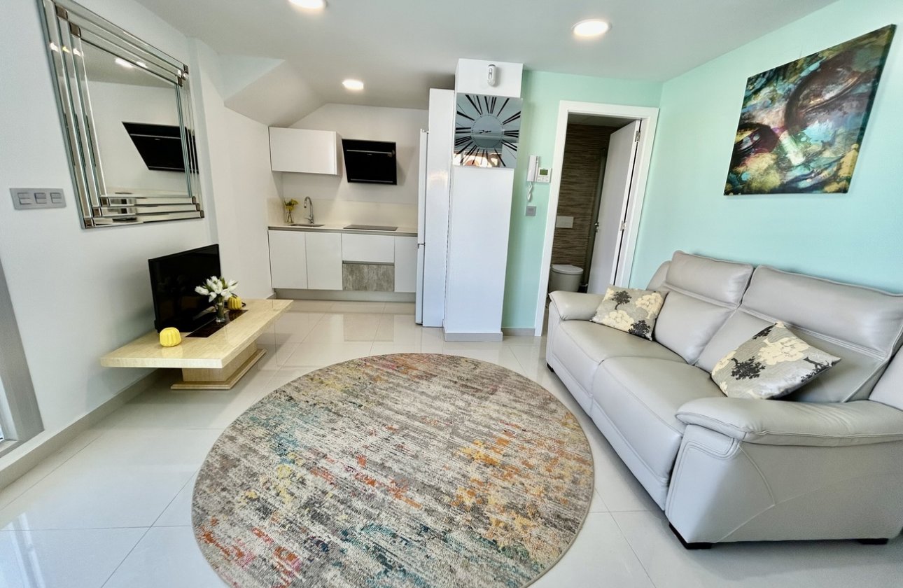 Resale - Villa -
Villamartin - Costa Blanca