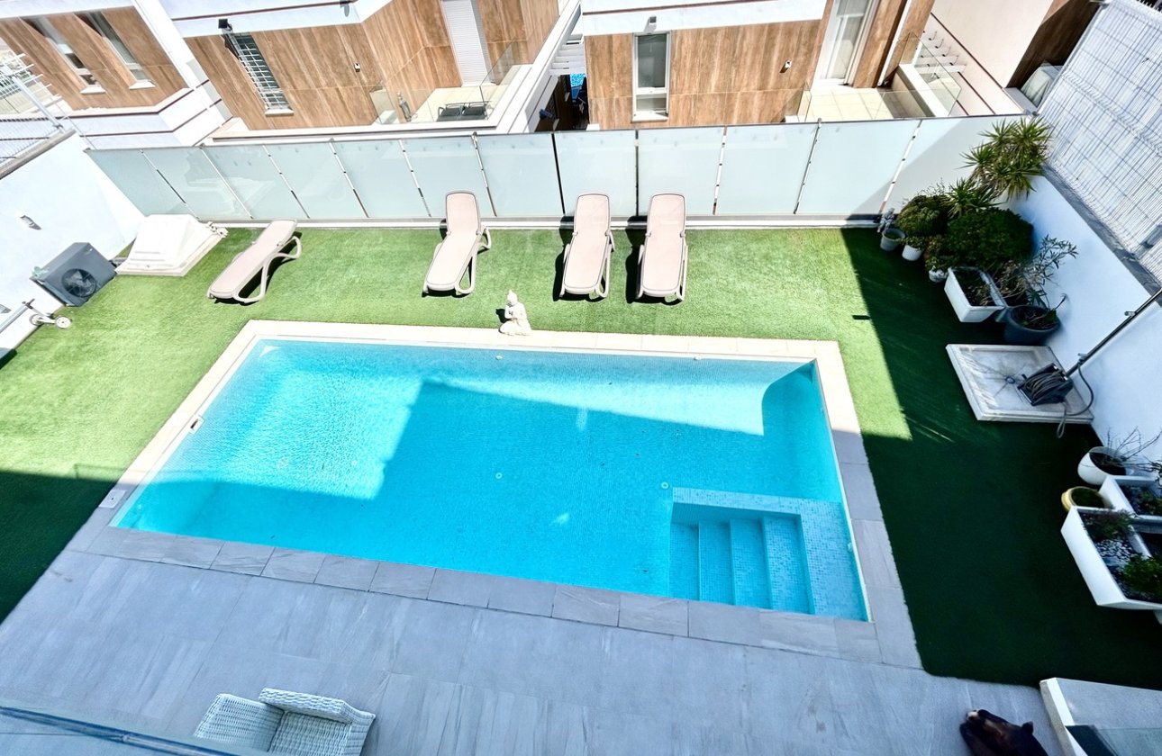 Resale - Villa -
Villamartin - Costa Blanca