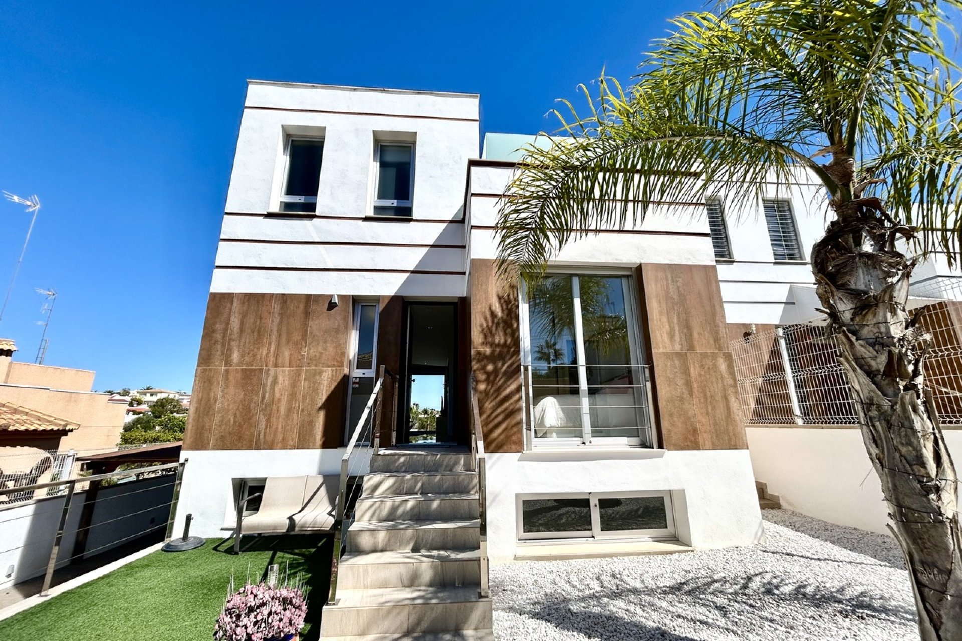 Resale - Villa -
Villamartin - Costa Blanca