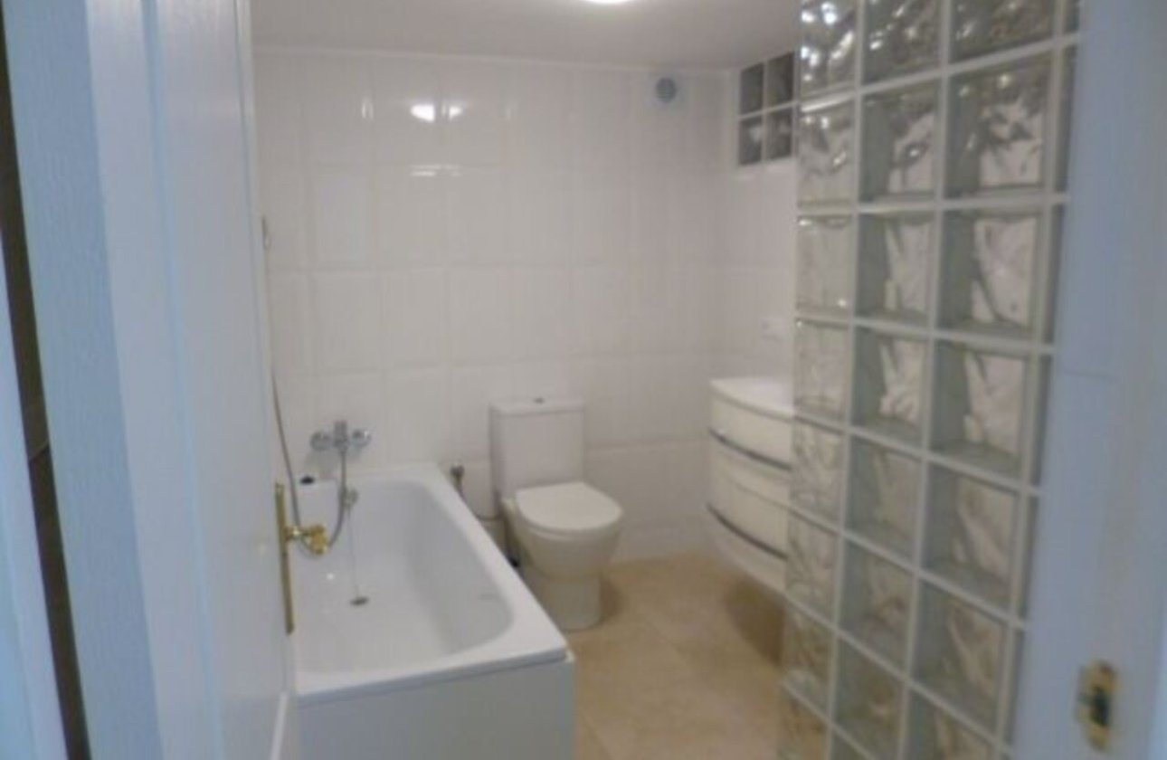 Resale - Villa -
Villamartin - Costa Blanca