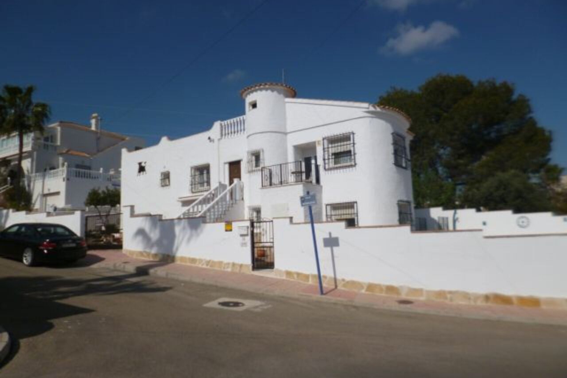 Resale - Villa -
Villamartin - Costa Blanca
