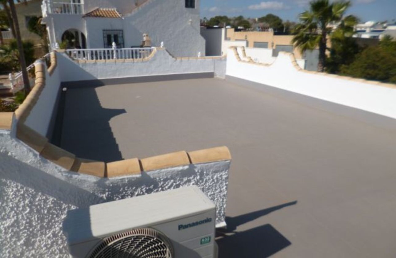 Resale - Villa -
Villamartin - Costa Blanca