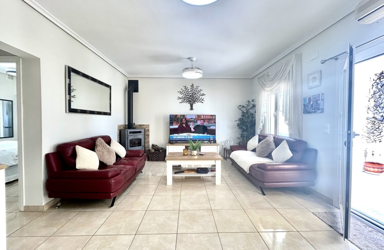 Resale - Villa -
Villamartin - Costa Blanca