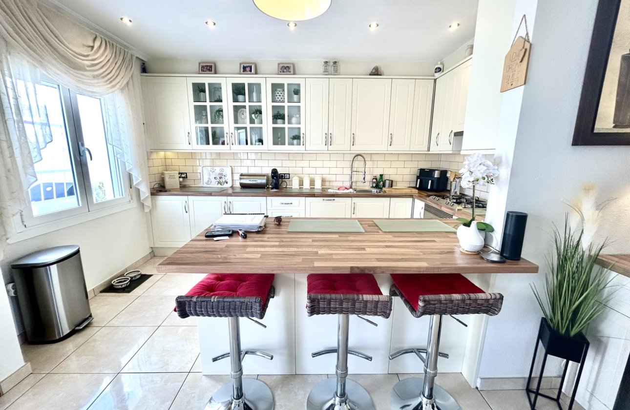 Resale - Villa -
Villamartin - Costa Blanca