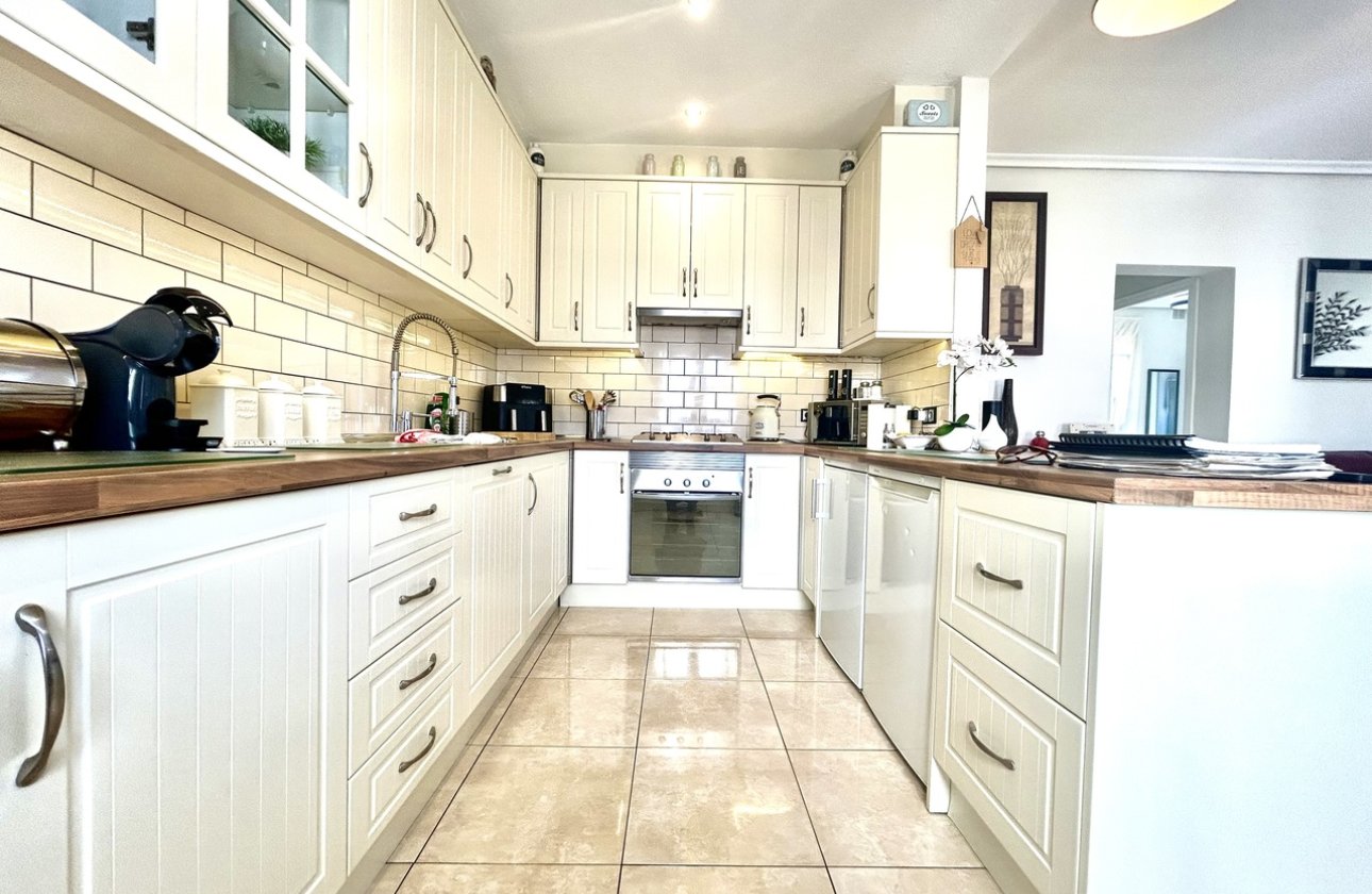 Resale - Villa -
Villamartin - Costa Blanca