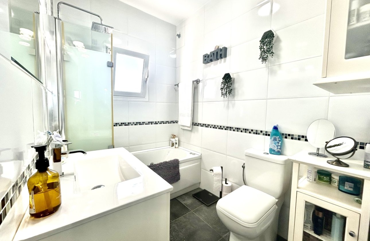 Resale - Villa -
Villamartin - Costa Blanca