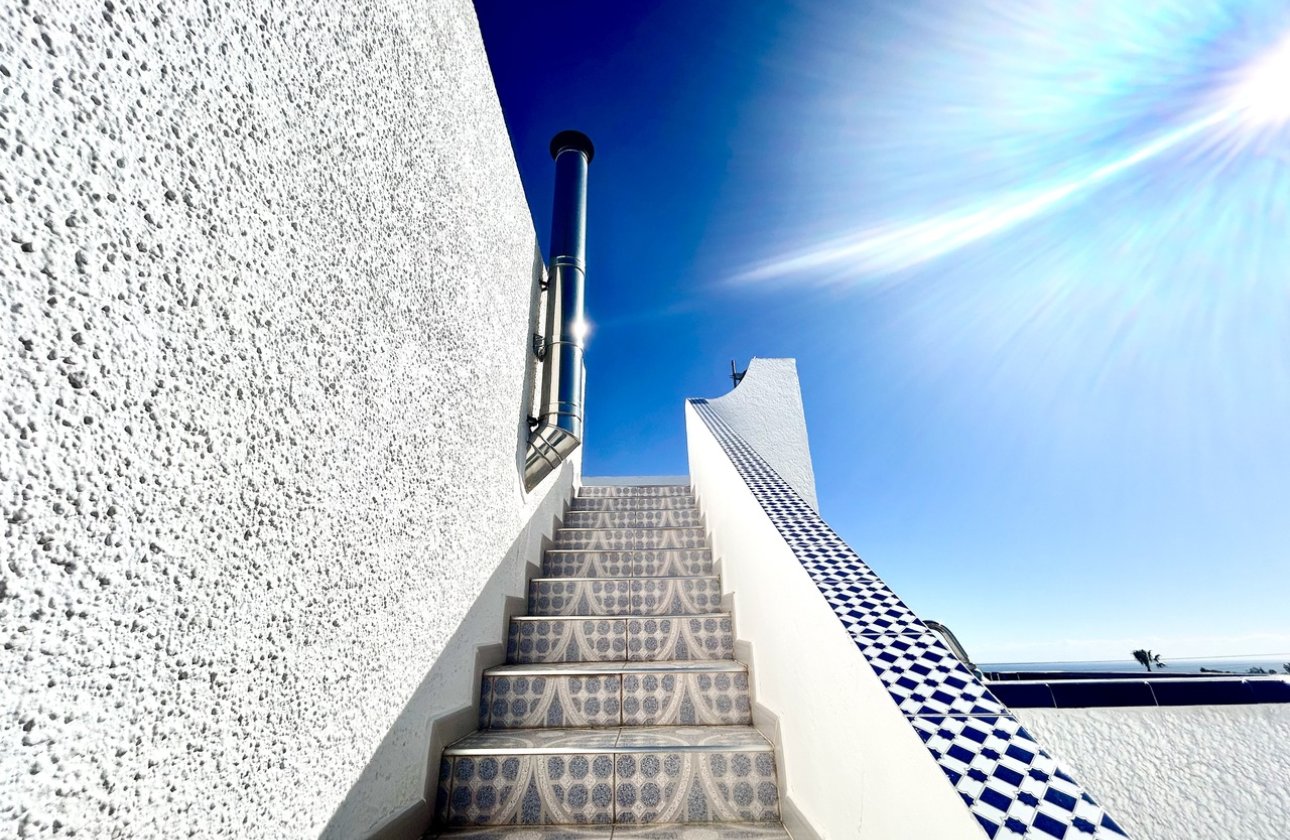 Resale - Villa -
Villamartin - Costa Blanca