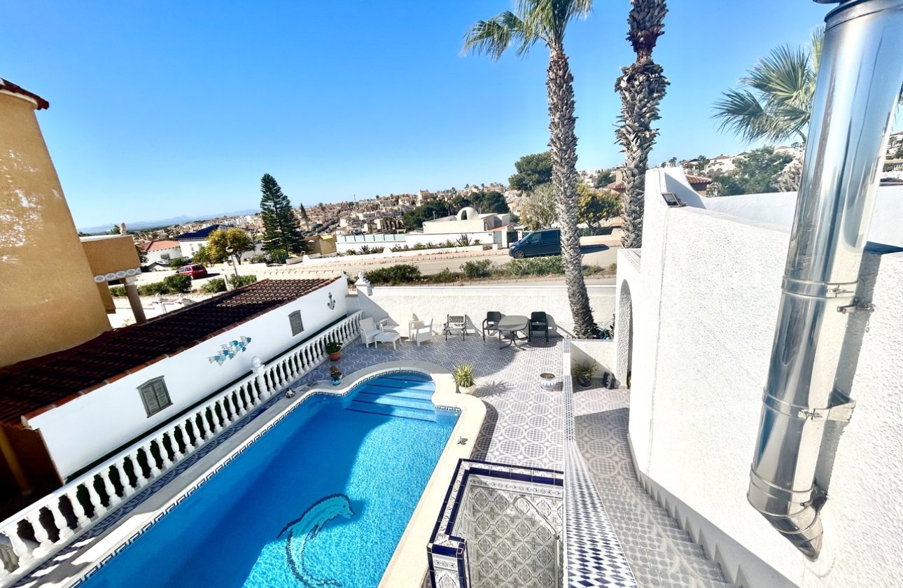 Resale - Villa -
Villamartin - Costa Blanca