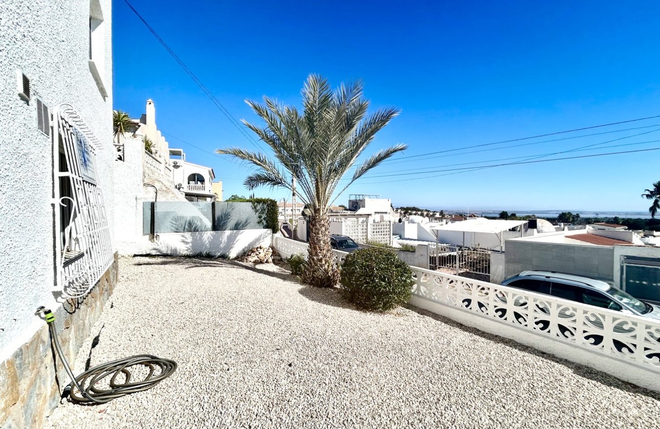 Resale - Villa -
Villamartin - Costa Blanca