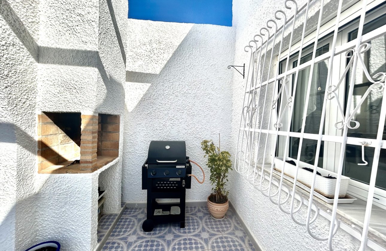 Resale - Villa -
Villamartin - Costa Blanca