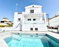 Resale - Villa -
Villamartin - Costa Blanca