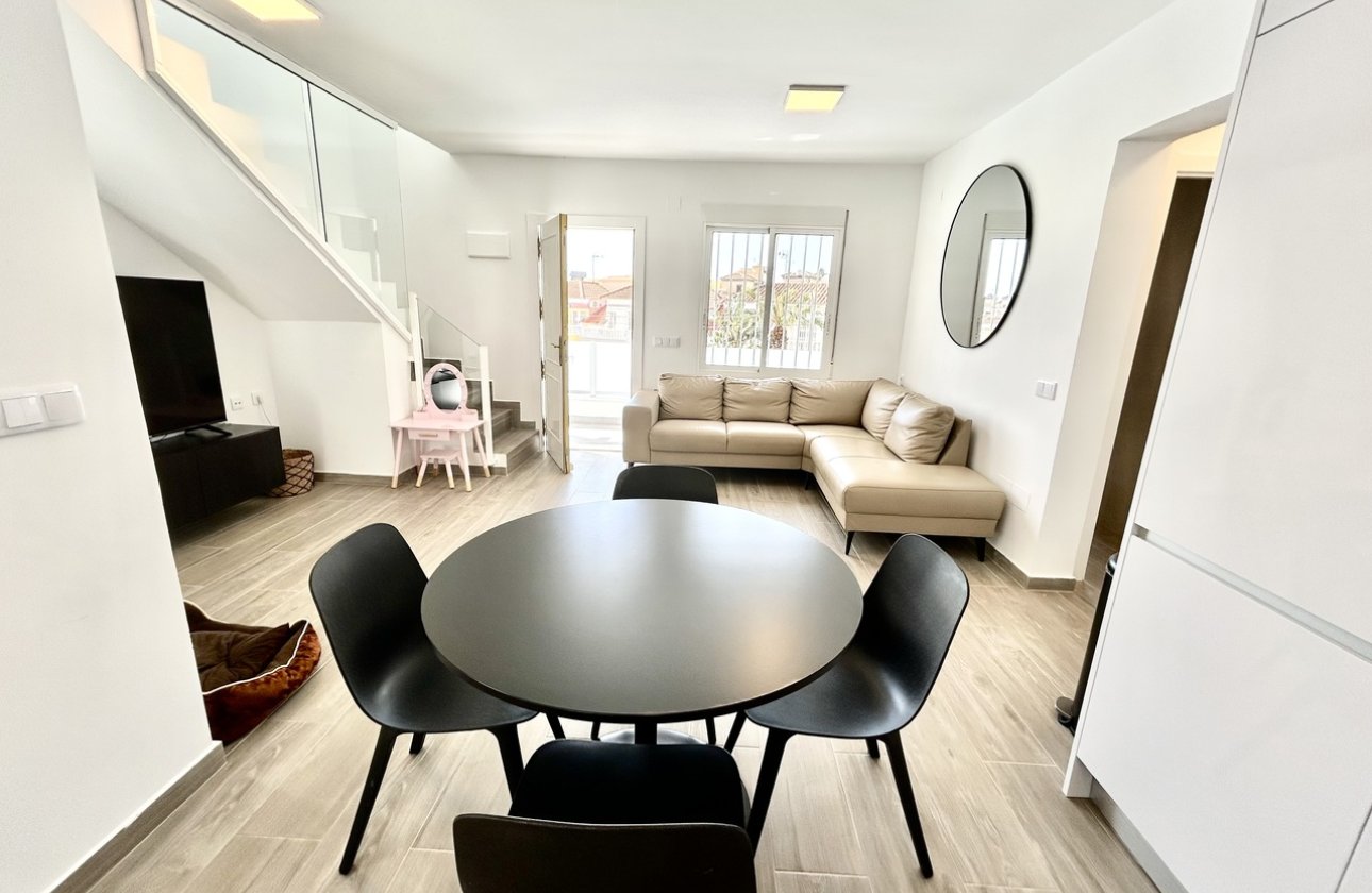 Resale - Villa -
Villamartin - Costa Blanca