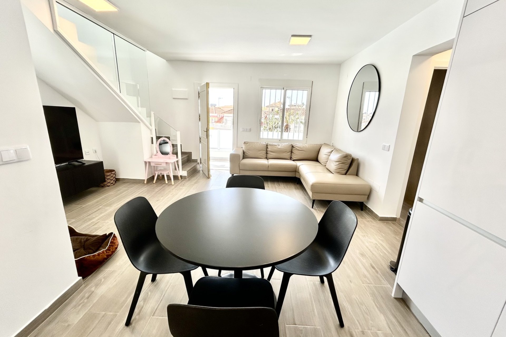 Resale - Villa -
Villamartin - Costa Blanca