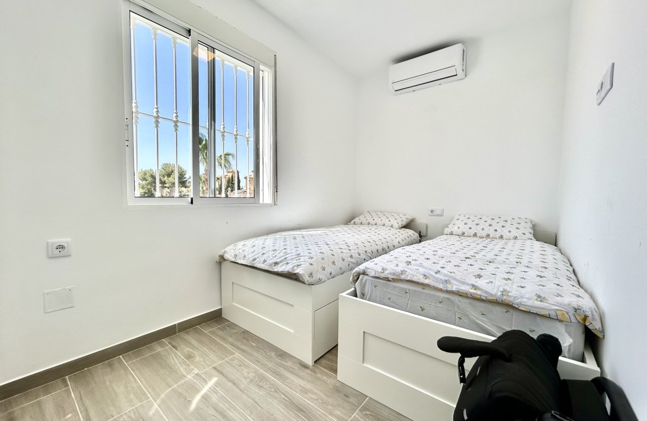 Resale - Villa -
Villamartin - Costa Blanca